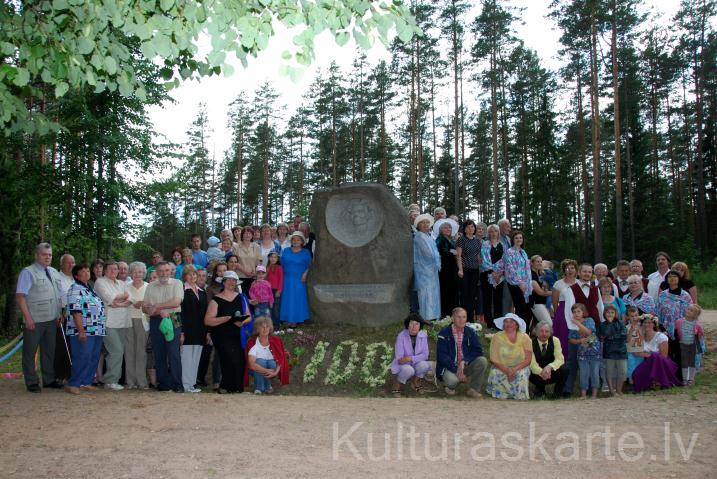 Soļotājam Ā. Liepaskalnam - 100, Karvā pie pieminekļa 2010.g.